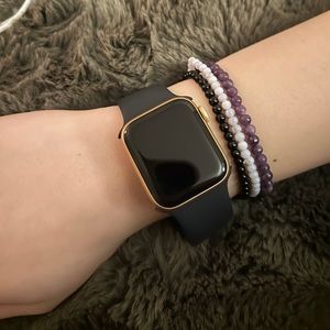 UNUSED APPLE WATCH SE GOLD 40MM